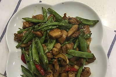 豆角炒鸡腿肉