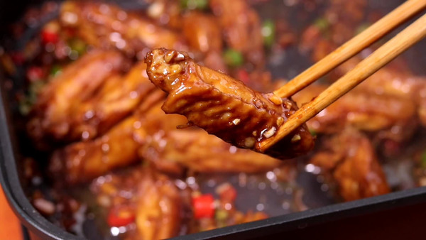 蒜蓉鸡翅！年夜饭端上桌就光盘，好吃到吮手指