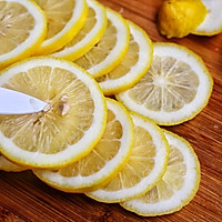 #憋在家里吃什么#百香果柠檬蜂蜜水的做法图解4