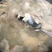 黑鳗鱼排骨汤的做法图解3