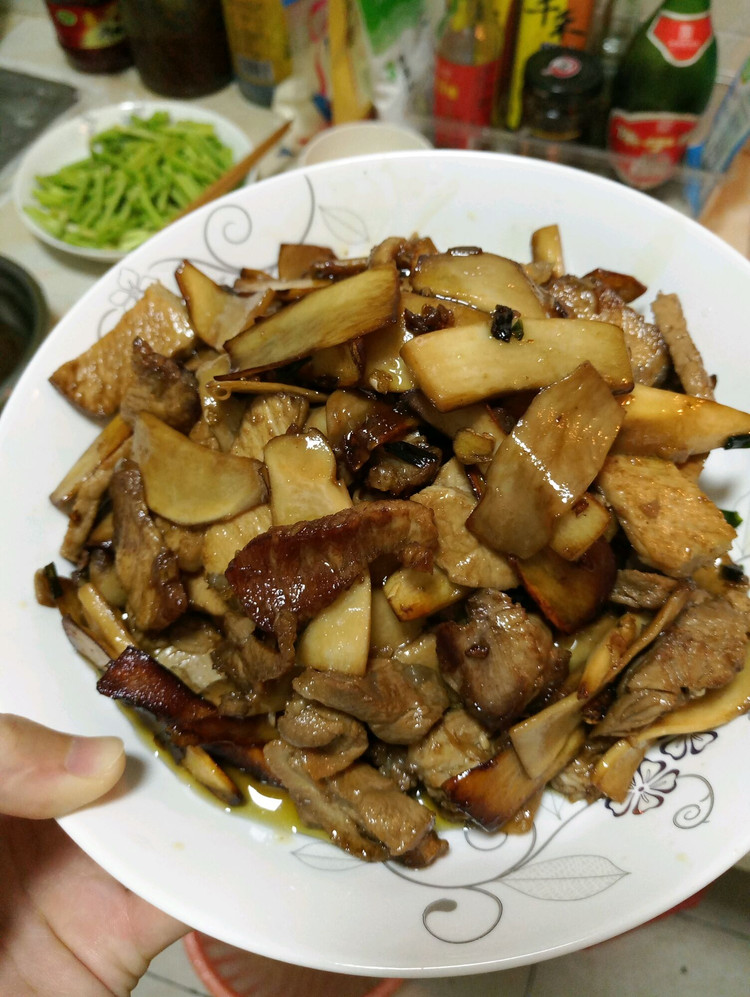 杏鲍菇炒肉的做法