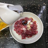 香芹尖椒炒牛肉的做法图解3