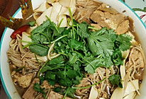 金鲳鱼炖豆腐粉条的做法