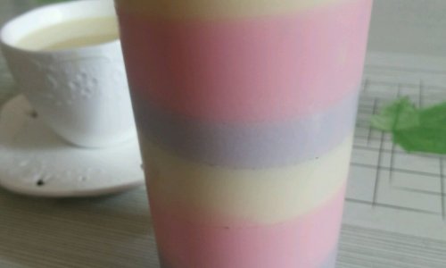 QQ糖和牛奶做的彩虹布丁的做法