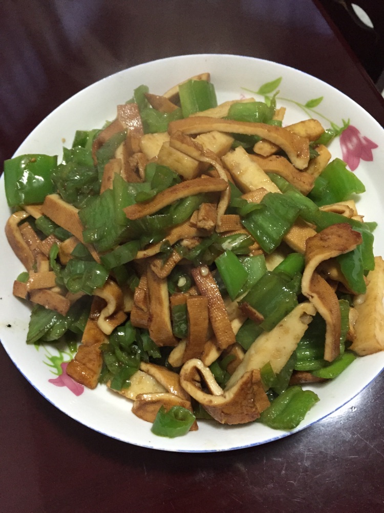 青椒炒香干的做法图解5
