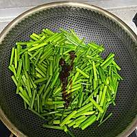 韭苔炒鸡蛋的做法图解4