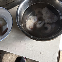 木耳胡萝卜鸡蛋虾泥水饺的做法图解1
