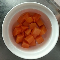 牛奶炖木瓜红枣的做法图解1
