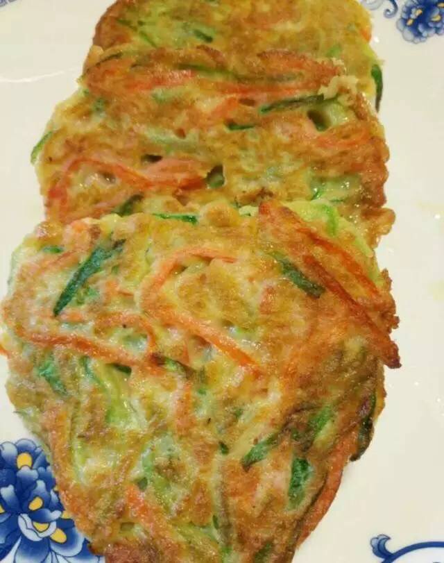 黄瓜胡萝卜丝鸡蛋饼的做法