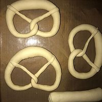 德式传统碱水包的做法图解6