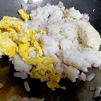 #鸡汁入家宴 感恩正当“食”#鸡蛋圆葱炒米饭的做法图解5