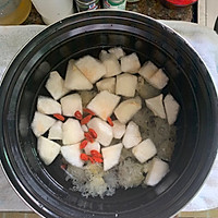 银耳冰糖雪梨汤的做法图解3