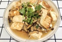冬菇焖豆腐的做法