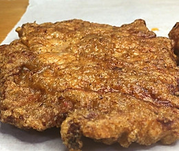 香酥炸猪排，入口酥脆香味扑鼻，非常喜欢炸物，感觉永远吃不腻炸的做法