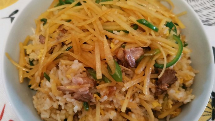 剩饭好去处！土豆丝蛋炒饭！