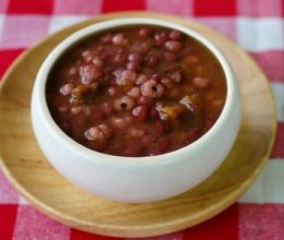 红豆薏米龙眼养颜汤的做法