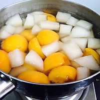 #夏日冰品不能少#枇杷雪梨糖水的做法图解11