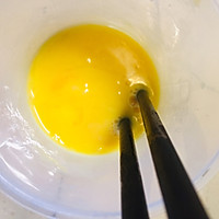 最简单的超嫩鸡蛋三明治 两颗鸡蛋就搞定 五分钟都不要的做法图解3