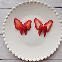 两只蝴蝶～草莓摆盘的做法图解5