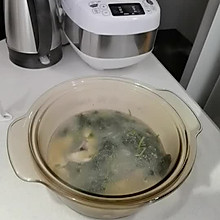 皮蛋茶瓜香菜魚片湯