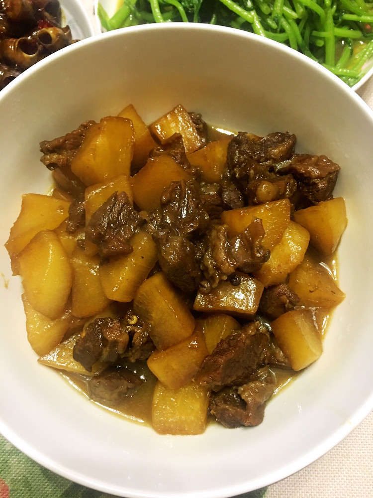 牛肉炖萝卜的做法