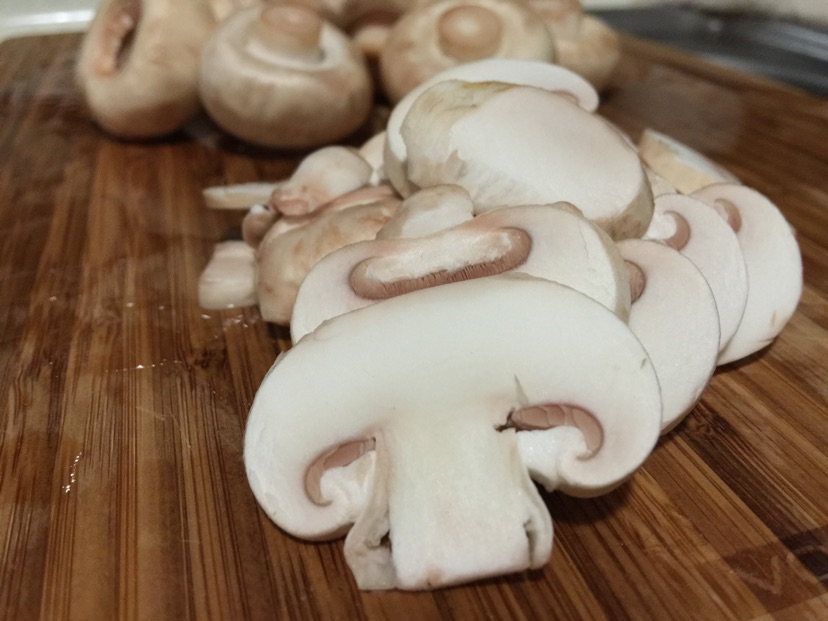 蘑菇肉片的做法图解1