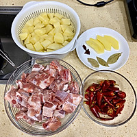 【土豆烧排骨】的做法图解1