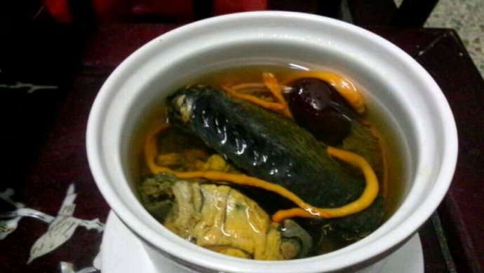虫草花参片乌鸡汤