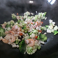 减脂餐|虾仁海鲜菇藜麦饭的做法图解3