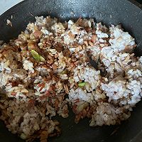 酸黄瓜培根蛋炒饭的做法图解4