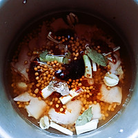 黄豆酱汁猪手的做法图解2