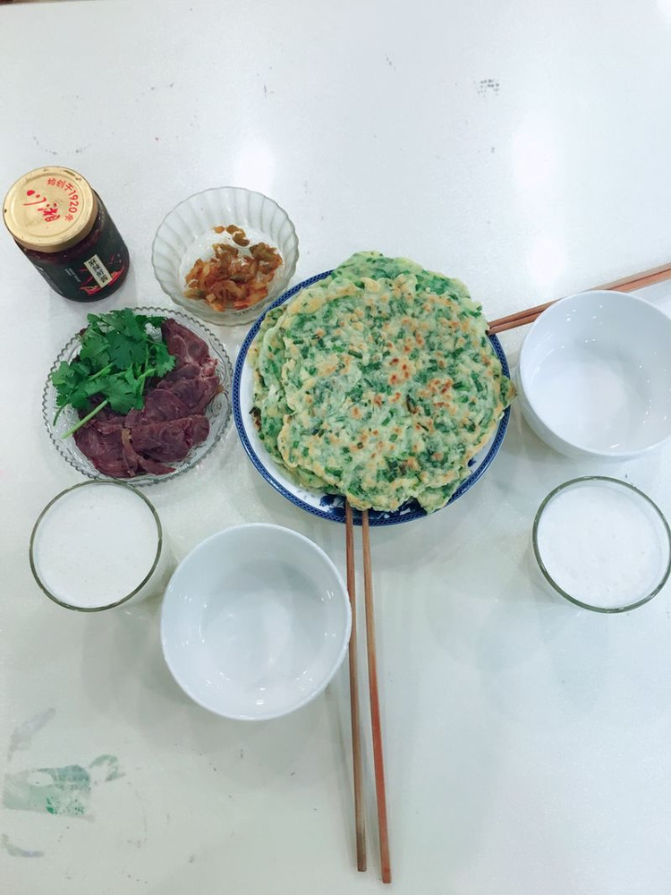 韭菜鸽蛋饼的做法