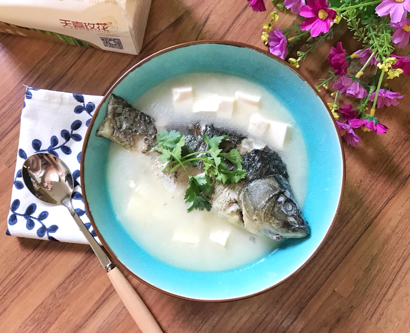 Crucian carp milk white soup