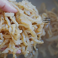白菜心拌海蜇皮的做法图解2