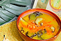 #开启冬日滋补新吃法#香菇木耳汤的做法