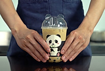 饮品制作配方:熊猫嘟嘟奶茶的做法