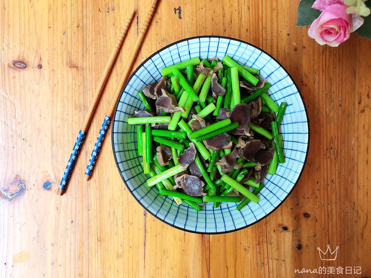 蒜苔炒鸭肾 （附卤水方法）的做法