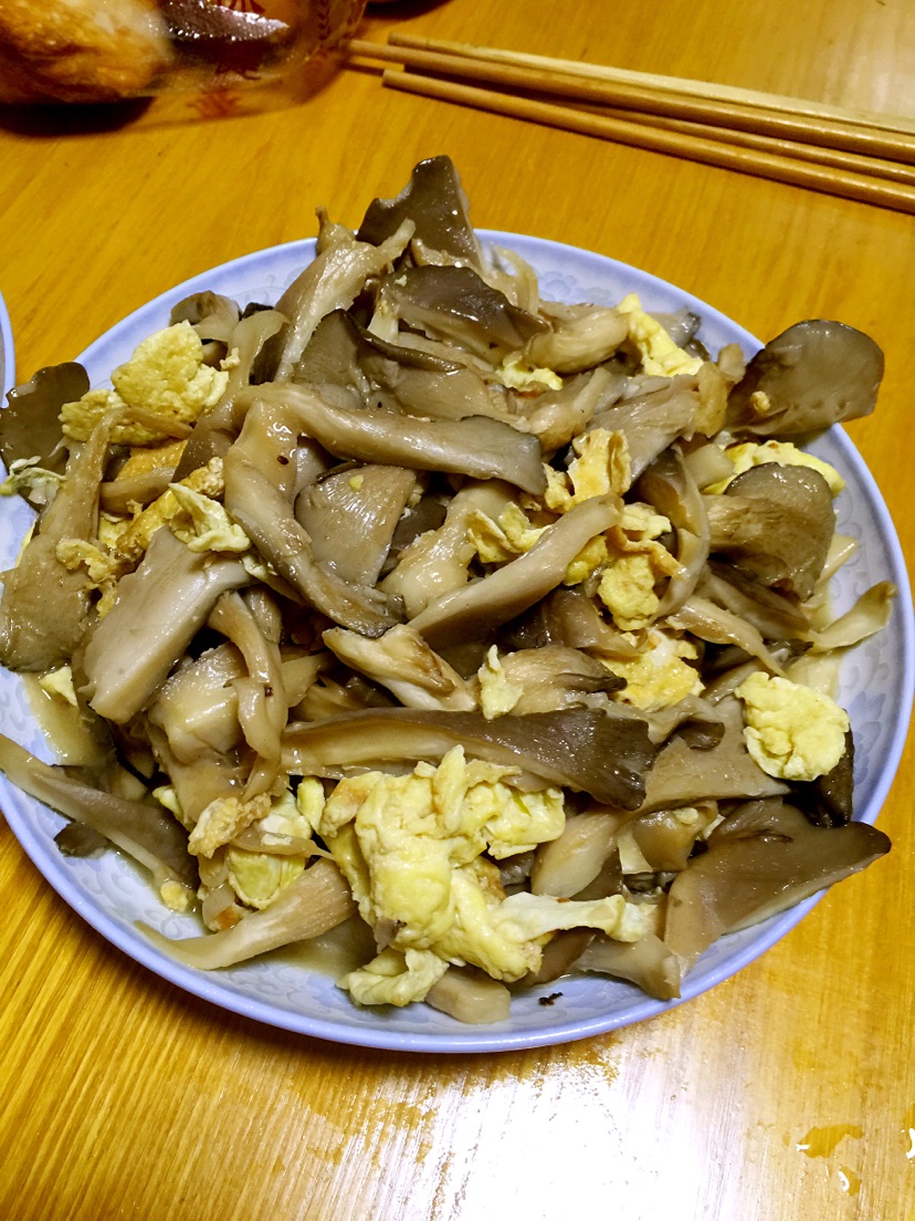 素炒蘑菇鸡蛋（益神开胃、化痰理气）的做法图解2