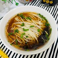 #本周热榜#经典猪油清汤面的做法图解7
