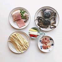 百叶咸肉蒸螃蟹的做法图解1
