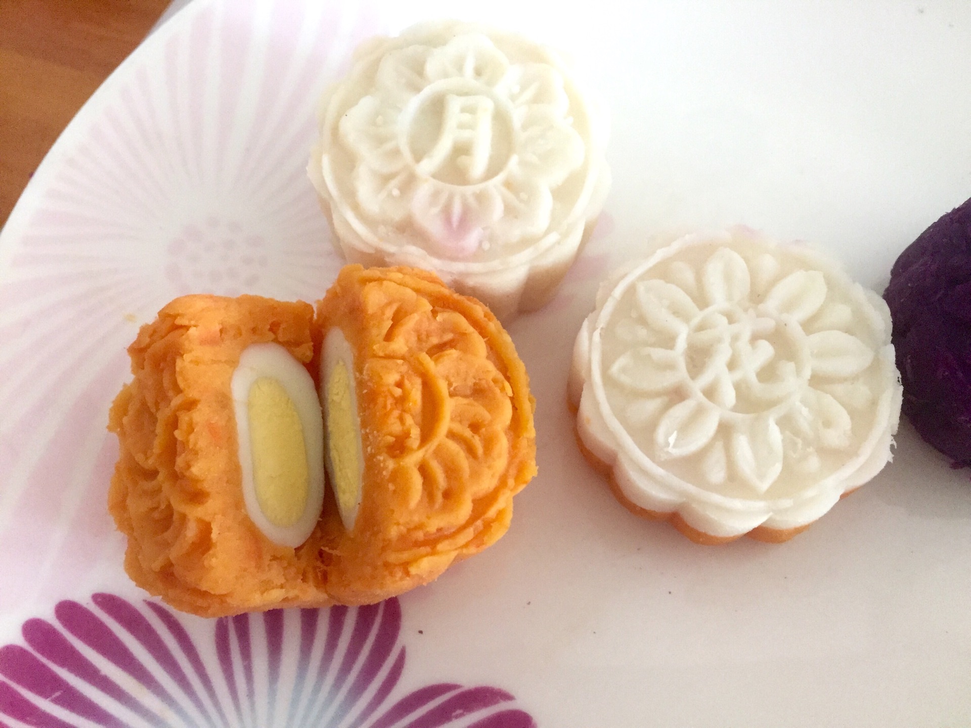 Baby moon cake