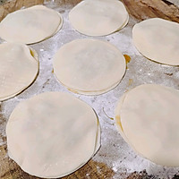 饺子皮制作的葱油煎饼的做法图解5