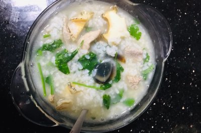 皮蛋瘦肉鲍鱼粥