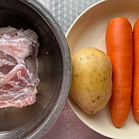 胡萝卜土豆焖羊肉的做法图解1