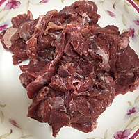 #仙女们的私藏鲜法大PK#牛肉片炒洋葱的做法图解1