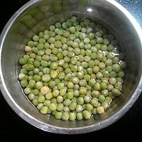 水煮豌豆的做法图解1