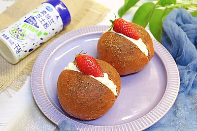 草莓芝士奶油面包