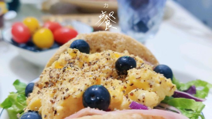 蔬菜滑蛋三明治