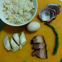 腊味菇香炒饭的做法图解1