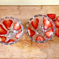 #春季食材大比拼#草莓慕斯杯的做法图解4